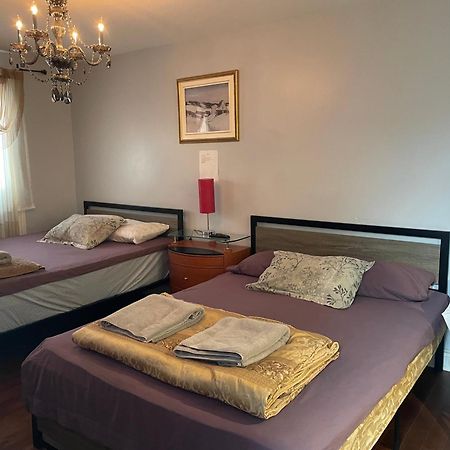 Self Service Small Breakfast, 2 Double Beds Private Room Montreal Exterior photo