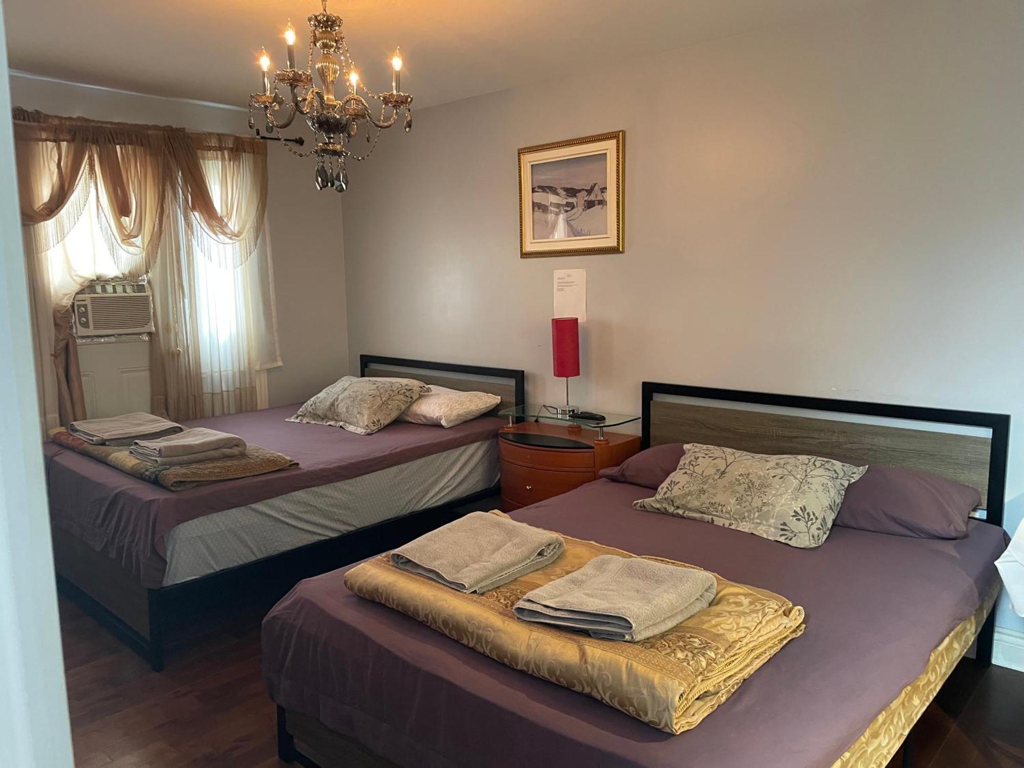 Self Service Small Breakfast, 2 Double Beds Private Room Montreal Exterior photo